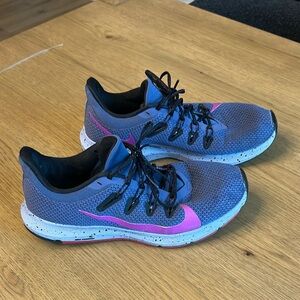 Nike Quest 2 Navy and Magenta Athletic Shoes with Breathable Mesh